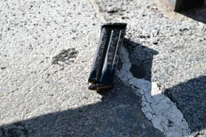 γεμιστήρας από όπλο αστυνομικού στον δρόμο μετά τα επεισόδια στο Σύνταγμα