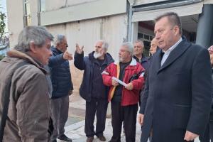 Ο Βασίλης Κόκκαλης στις Εργατικές Κατοικίες Γιάννουλης