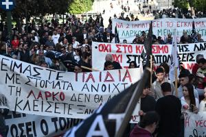 Πορεία για τη ΛΑΡΚΟ