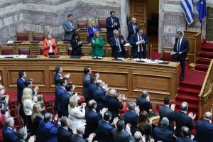 Ο Κυριάκος Μητσοτάκης στα έδρανα της κυβέρνησης στη Βουλή