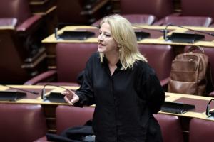 Η Ρένα Δούρου στη Βουλή