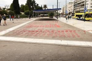 Εξέδρα στο Σύνταγμα για την παρέλαση