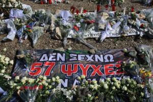 Λουλούδια για τα Τέμπη