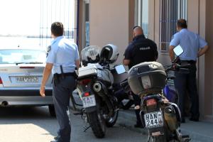 Αστυνομικοί και περιπολικό