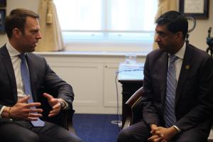 Στέφανος Κασσελάκης και Ro Khanna
