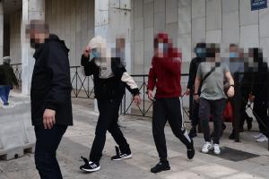 Συλληφθέντες έξω από τη ΓΑΔΑ