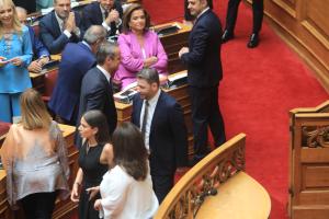 Κυριάκος Μητσοτάκης και Νίκος Ανδρουλάκης στη Βουλή