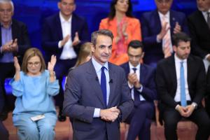 Ο Κυριάκος Μητσοτάκης με υποψήφιους ευρωβουλευτές της ΝΔ