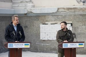 Ο Κυριάκος Μητσοτάκης με τον Βολοντομίρ Ζελένσκι