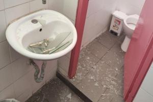 ΕΠΕΣΕ ΠΑΡΑΘΥΡΟ ΣΤΟ 5ο ΔΗΜΟΤΙΚΟ ΣΧΟΛΕΙΟ ΑΙΓΑΛΕΩ