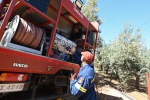 Πυρκαγιά σε λυόμενη κατοικία στην περιοχή των Καλογερικών μεταξύ Κιβερίου και Ξεροπηγάδου στα σύνορα των νομών Αργολίδας-Αρκαδίας