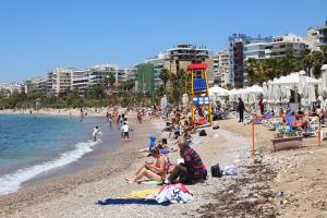 ΔΕΥΤΕΡΗ ΜΕΡΑ ΤΟΥ ΠΑΣΧΑ ΟΙ ΑΘΗΝΑΙΟΙ ΓΙΑ ΒΟΛΤΑ ΚΑΙ ΓΙΑ ΜΠΑΝΙΟ ΣΤΗ ΠΑΡΑΛΙΑ ΤΟΥ ΦΛΟΙΣΒΟΥ