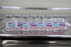 Άδεια μπουκαλάκια AstraZeneca
