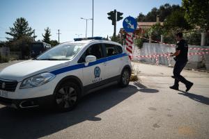 Περιπολικό της ΕΛ.ΑΣ. και αστυνομικός