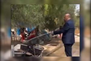Ο Δήμαρχος Περάματος με μάνικα