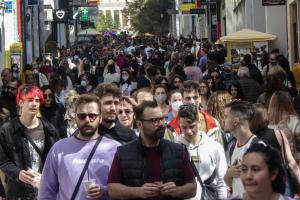 Κόσμος στην Ερμού