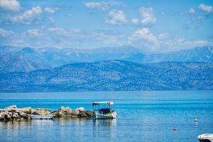 Βάρκες στη θάλασσα στην Κέρκυρα