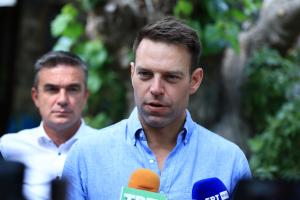 Ο Στέφανος Κασσελάκης κάνει δηλώσεις