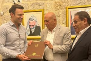 Ο Στέφανος Κασσελάκης με υπουργό Παλαιστίνης