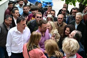 Ο Στέφανος Κασσελάκης σε περιοδεία