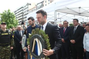 Ο Στέφανος Κασσελάκης καταθέτει στεφάνι