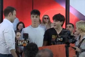 Παρέμβαση παιδιών για Γάζα στην ομιλία Κασσελάκη