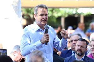 Ο Κυριάκος Μητσοτάκης απευθύνει ομιλία