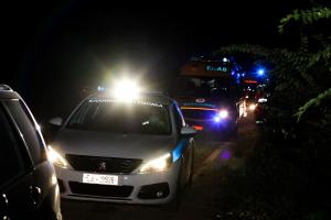 Περιπολικό της αστυνομίας και ασθενοφόρο του ΕΚΑΒ