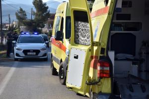 Περιπολικό της αστυνομίας και ασθενοφόρο του ΕΚΑΒ