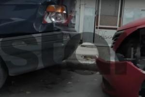 Χτυπημένα αυτοκίνητα στην Κυψέλη από τρελή πορεία ΙΧ
