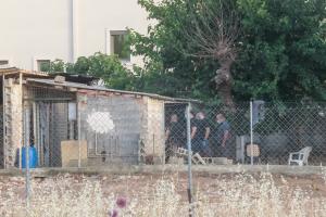 Η αστυνομία στο σπίτι όπου βρέθηκε νεκρός ο 40χρονος στον Διόνυσο