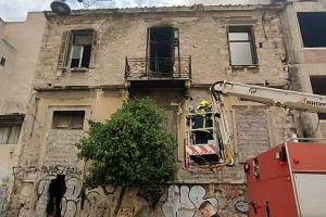ΦΩΤΙΑ ΣΕ ΕΓΚΑΤΑΛΕΛΕΙΜΜΕΝΟ ΚΤΙΡΙΟ