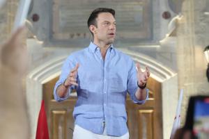 Ο Στέφανος Κασσελάκης απευθύνει ομιλία