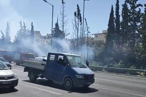 φωτιά στα δέντρα στις τρεις γέφυρες