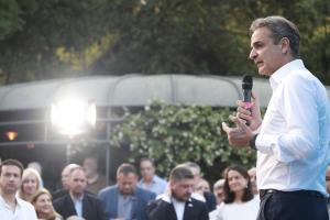 Ο Κυριάκος Μητσοτάκης απευθύνει ομιλία