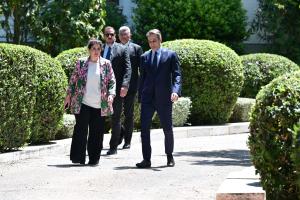 Ο Κυριάκος Μητσοτάκης εξερχόμενος από το Προεδρικό Μέγαρο