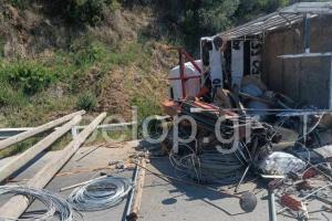 Φορτηγό αναποδογυρισμένο μετά από τροχαίο
