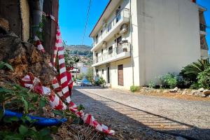 Γυναικοκτονία στην Αμφιλοχία, 43χρονος σκότωσε με καραμπίνα την 36χρονη εν διαστάσει σύζυγο του σε ενέδρα έξω από το σπίτι της τα ξημερώματα και αυτοκτόνησε, Σάββατο 13 Ιουλίου 2024