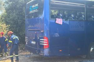 Τουριστικό λεωφορείο συγκρούστηκε με φορτηγό -Ένας νεκρός και δύο σοβαρά τραυματίες
