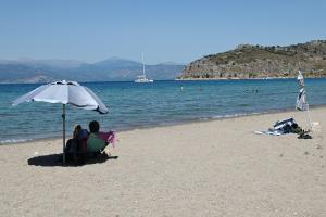 καύσωνας ζέστη καιρός καλοκαίρι θάλασσα ομπρέλα