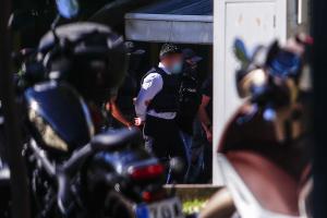 Ο 44χρονος κατηγορούμενος ως φυσικός αυτουργός της δολοφονίας του τοπογράφου συνοδεία αστυνομικών