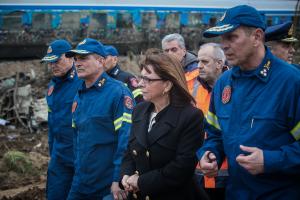 Η Κατερίνα Σακκελαροπούλου στο χώρο του εγκλήματος των Τεμπών