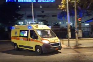 Ασθενοφόρο μεταφέρει τον 10χρονο ποδηλάτη στο νοσοκομείο στην Πάτρα