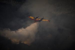 Πυροσβεστικό αεροσκάφος επιχειρεί κατάσβεση