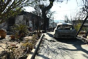 Ζημιές σε σπίτι και αυτοκίνητο από φωτιά