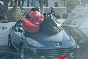 Σύρος - σκουπίδια αυτοκίνητο