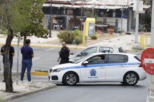 Αστυνομικοί και περιπολικό στο Κερατσίνι