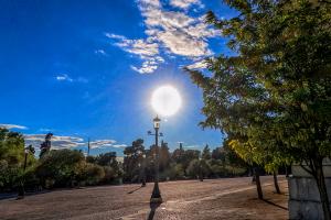Αίθριος καιρός με λίγα σύννεφα στο Ζάππειο