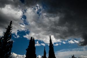 Σύννεφα αρχίζουν να σκεπάζουν τον ουρανό