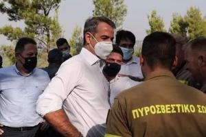Ο Κυριάκος Μητσοτάκης με Εποχικούς Πυροσβέστες